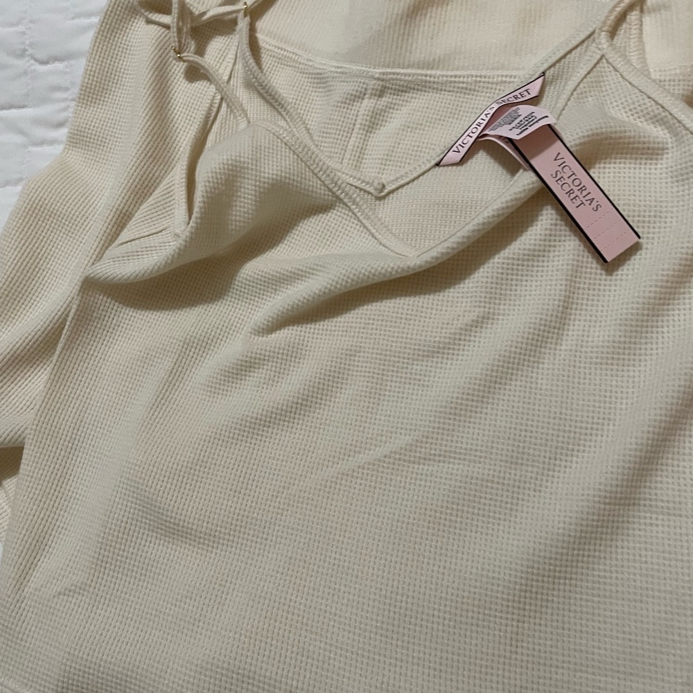 New - VS Glow softest Waffle cami & shorts 2-piece Set - Picture 7 of 8